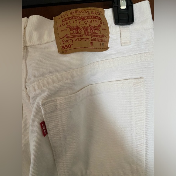 White Levi’s Jeans - Picture 4 of 5